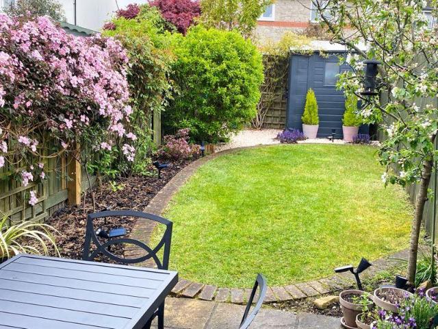 2 bed house for sale