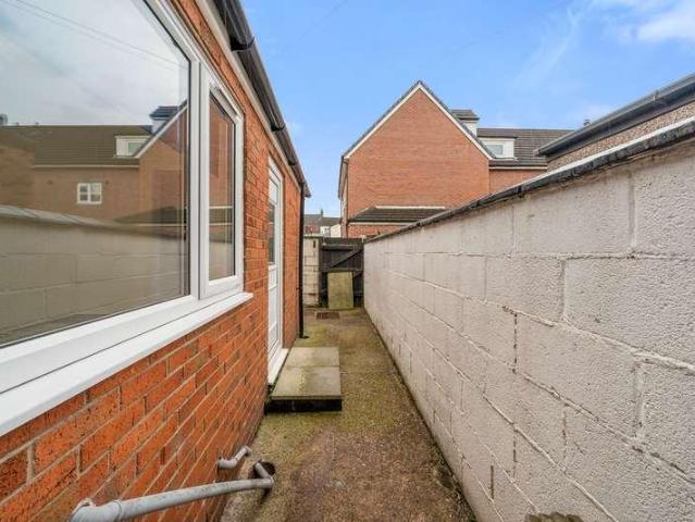 2 bed house for sale
