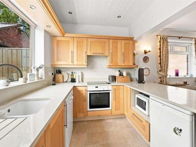 2 bed house for sale