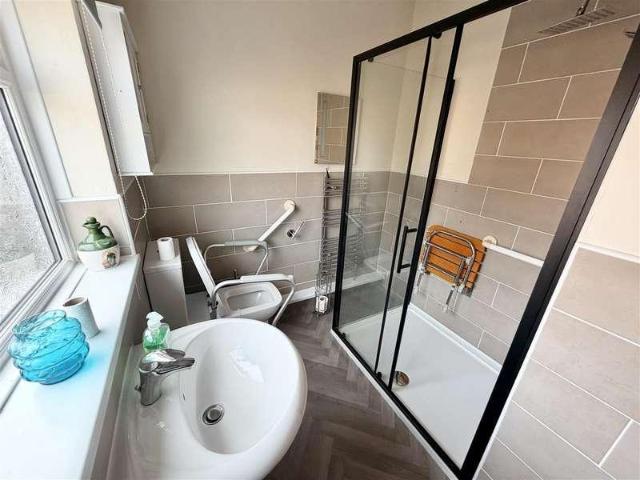 2 bed house for sale