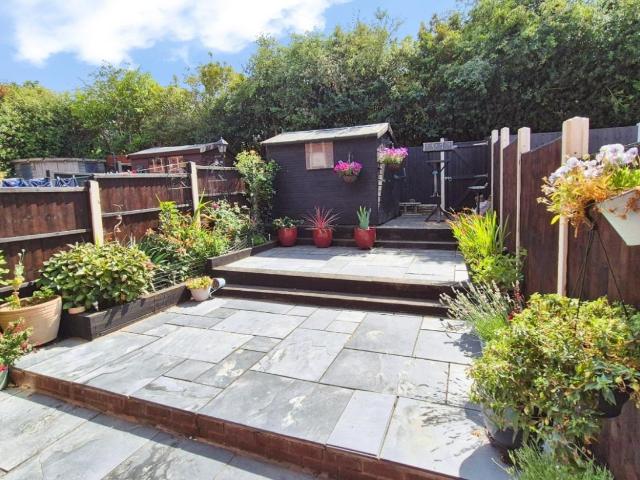 2 bed house for sale