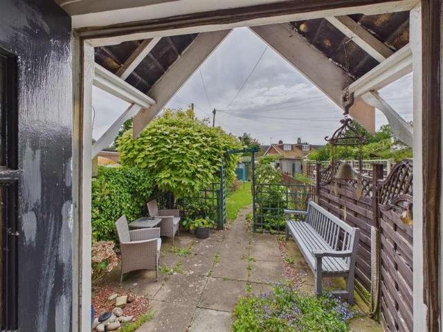 2 bed house for sale