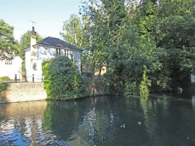 2 bed house for sale