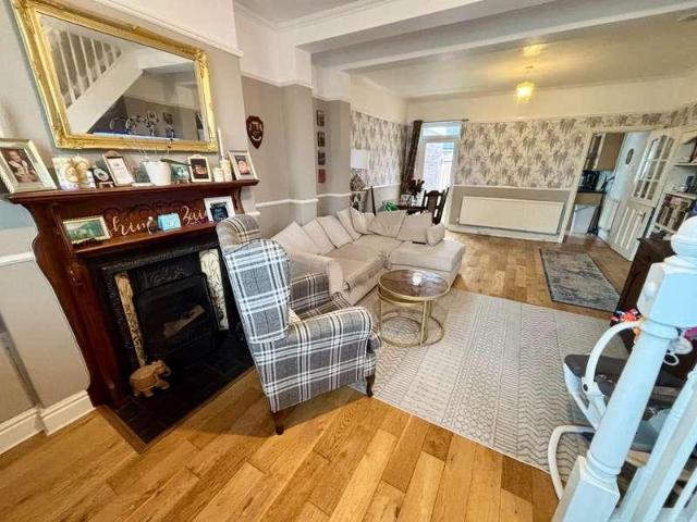2 bed house for sale