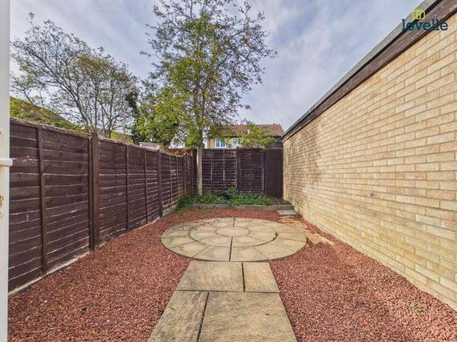 2 bed house for sale