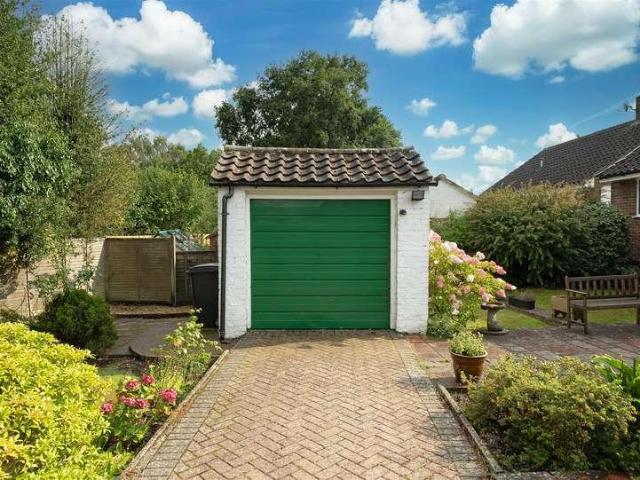 2 bed house for sale