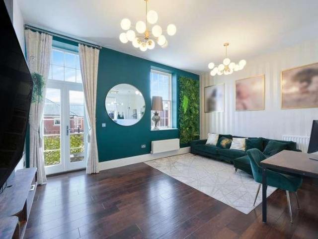 2 bed flat for sale