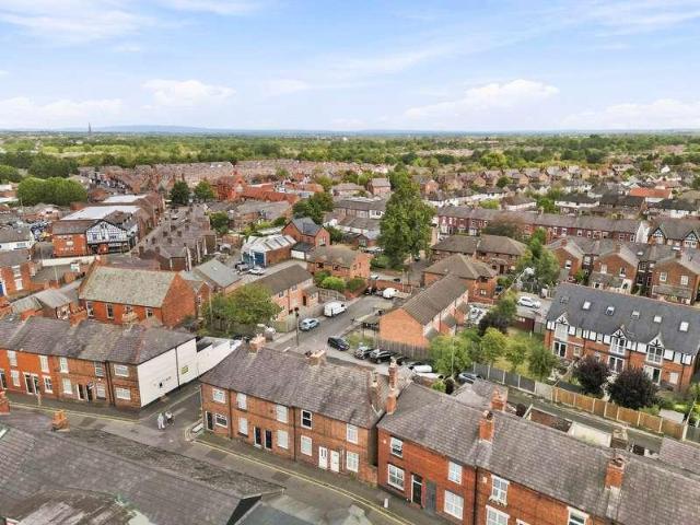 2 bed house for sale