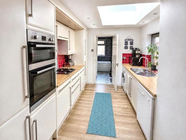 2 bed house for sale