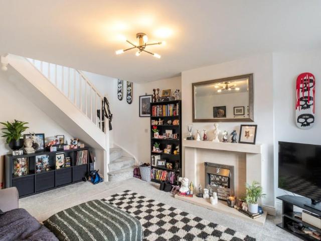 2 bed house for sale