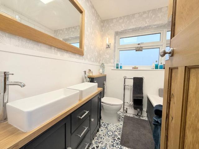 2 bed house for sale