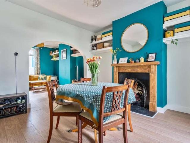 2 bed house for sale