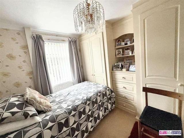 2 bed house for sale