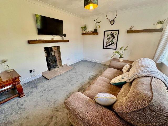 2 bed house for sale
