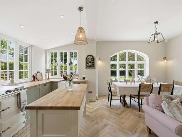 2 bed house for sale