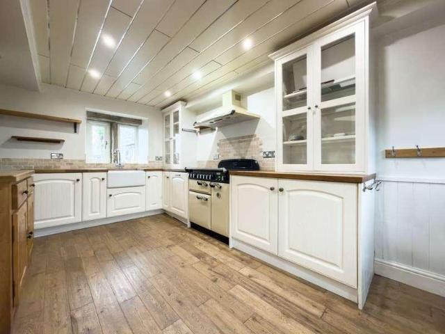 2 bed house for sale