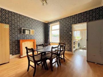 2 bed house for sale