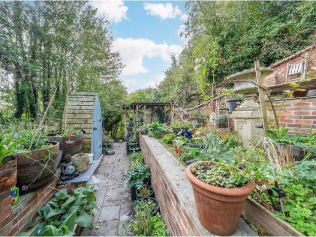 2 bed house for sale