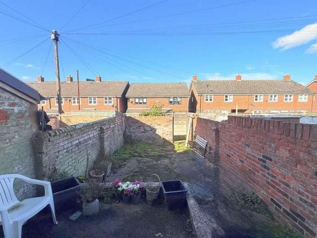 2 bed house for sale