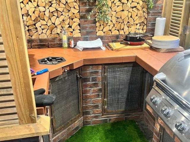 2 bed house for sale