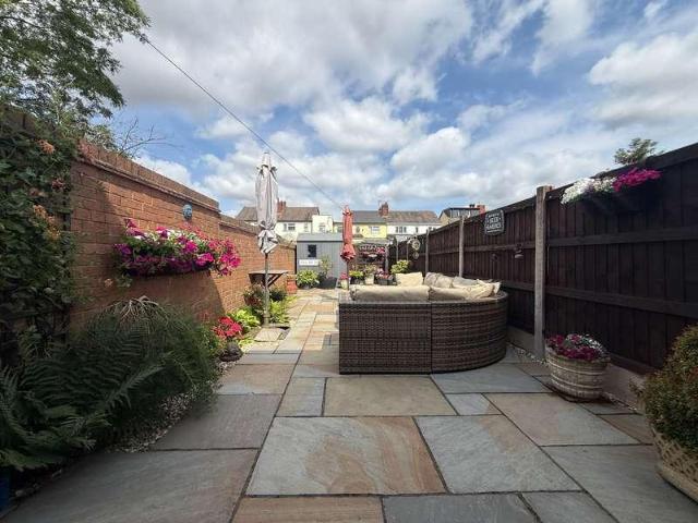 2 bed house for sale