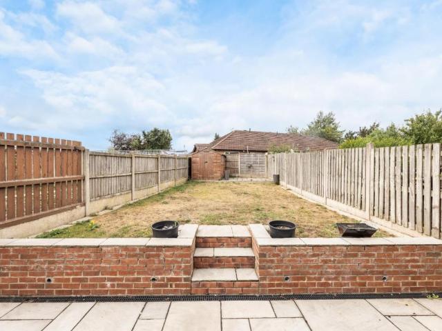 2 bed house for sale