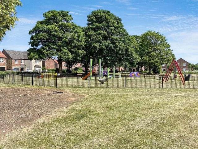 2 bed house for sale