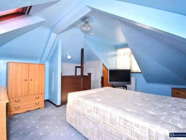2 bed house for sale