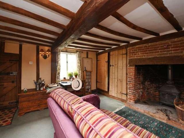 2 bed house for sale