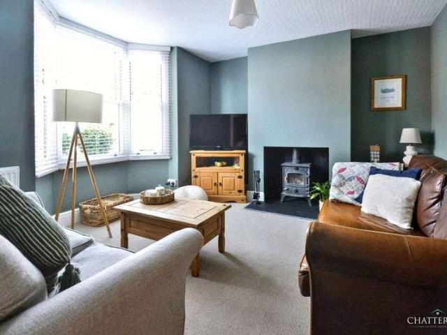 2 bed house for sale