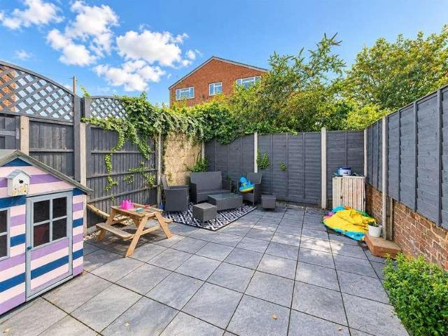 2 bed house for sale