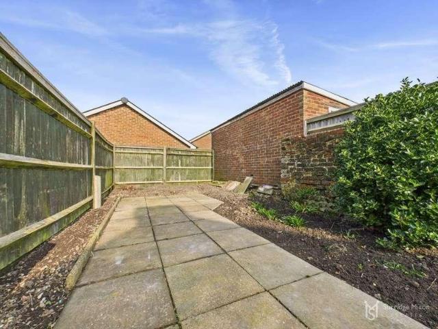 2 bed house for sale