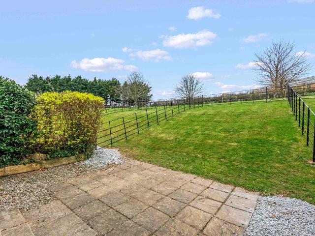 2 bed house for sale