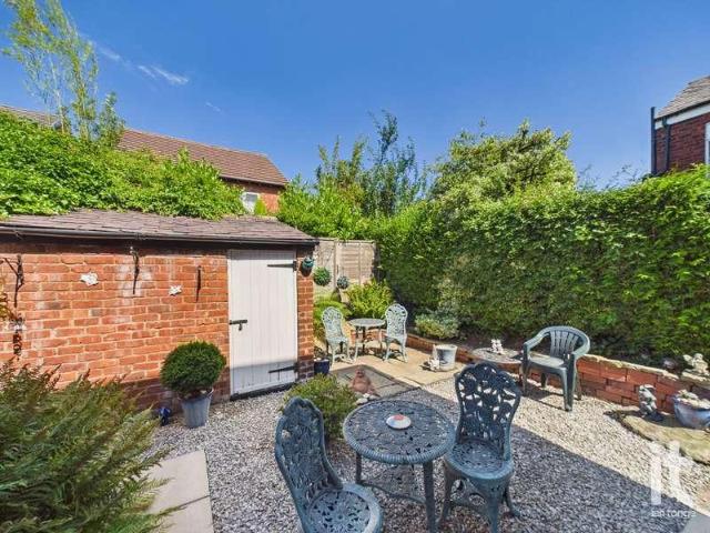 2 bed house for sale