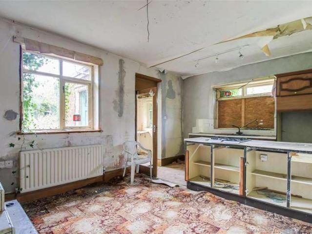 2 bed house for sale