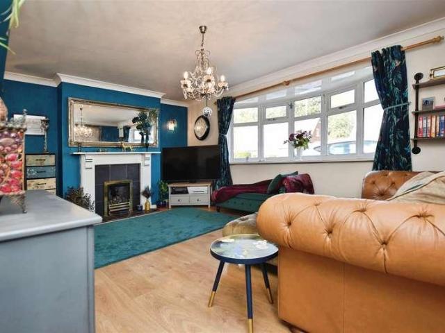 2 bed house for sale