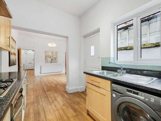 2 bed house for sale