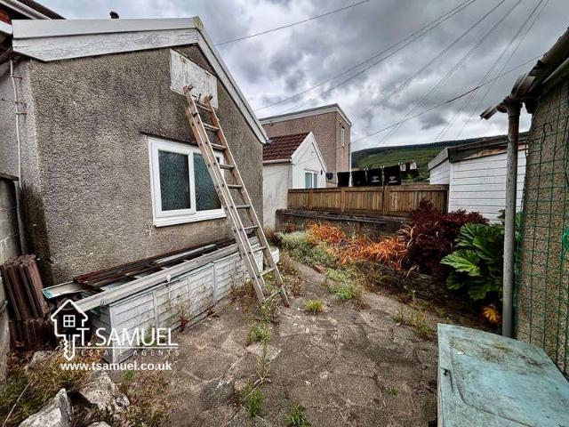 2 bed house for sale