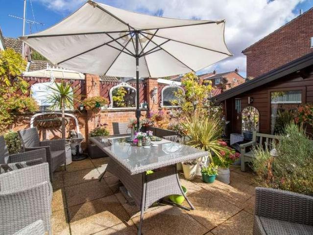 2 bed house for sale