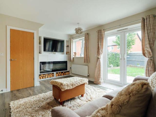 2 bed house for sale