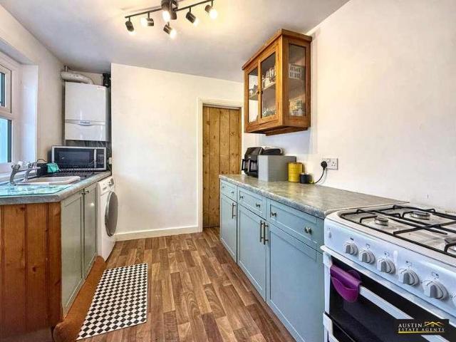 2 bed house for sale