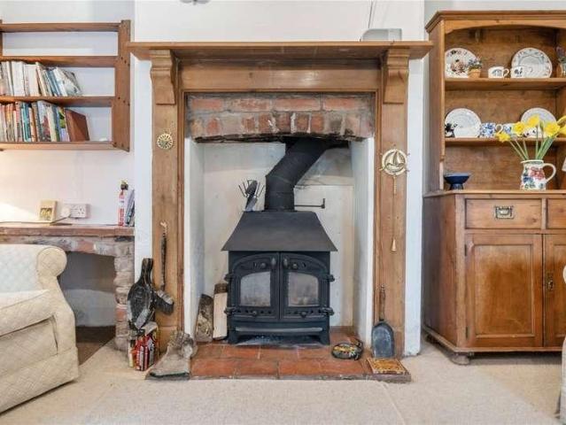 2 bed house for sale