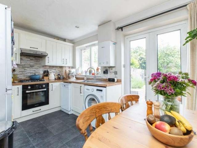 2 bed house for sale