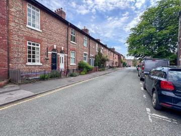 2 bed house for sale