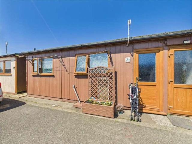 2 bed house for sale