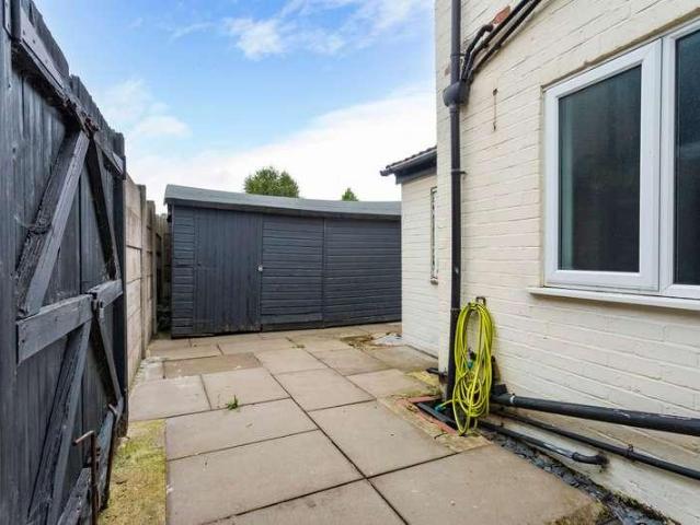 2 bed house for sale