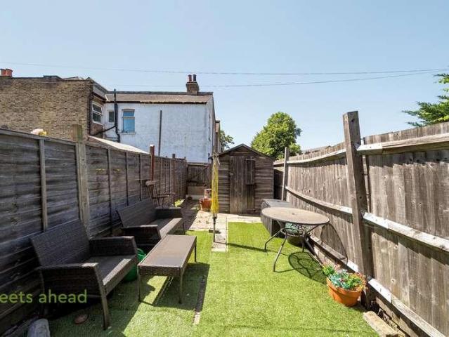 2 bed house for sale