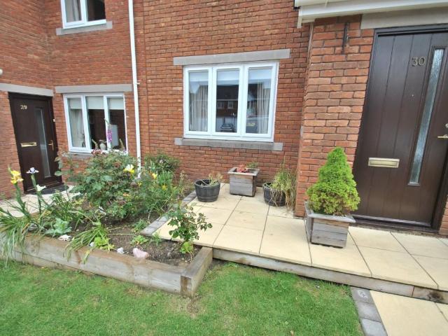 2 bed house for sale