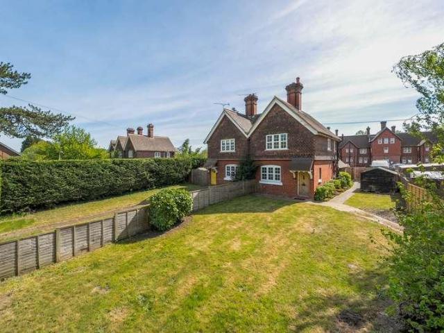 2 bed house for sale