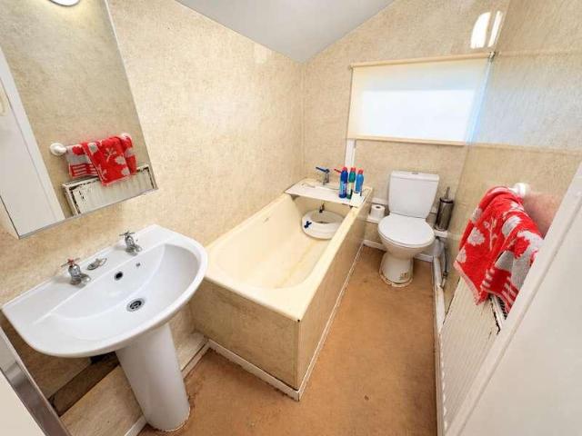 2 bed house for sale
